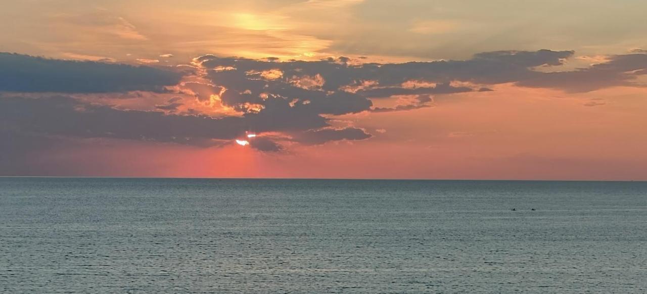 Sunset Bay Bed & Breakfast Torre Suda Ngoại thất bức ảnh